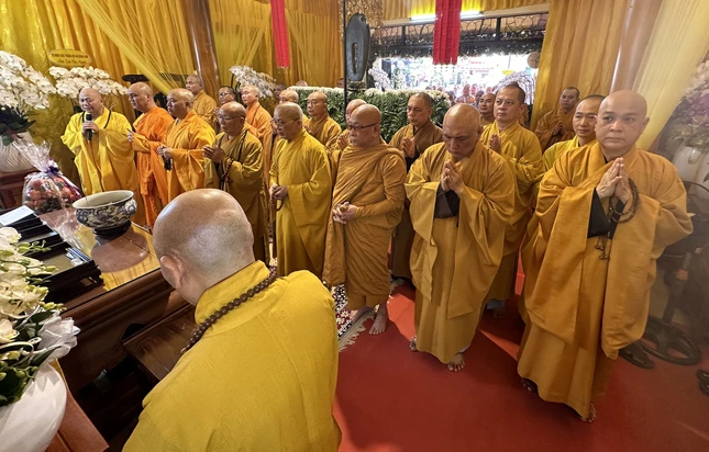 Ban Trị sự GHPGVN Q.4 tưởng niệm những đóng góp của Ni trưởng Thích nữ Tâm Hoa đối với Phật giáo quận lúc còn sinh thời Ban Trị sự GHPGVN Q.4 tưởng niệm những đóng góp của Ni trưởng Thích nữ Tâm Hoa đối với Phật giáo quận lúc còn sinh thời