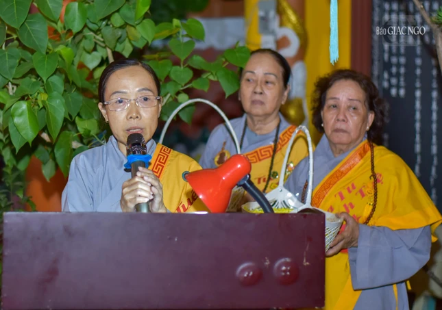 Phật tử dâng lời tưởng niệm