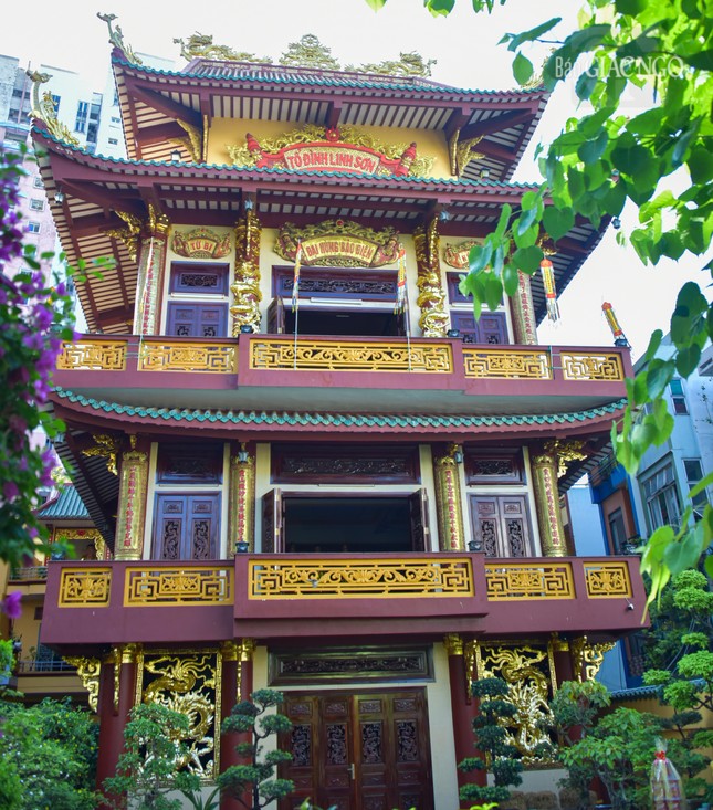 Chùa Linh Sơn tọa lạc tại số 149 Cô Giang, Q.1, TP.HCM