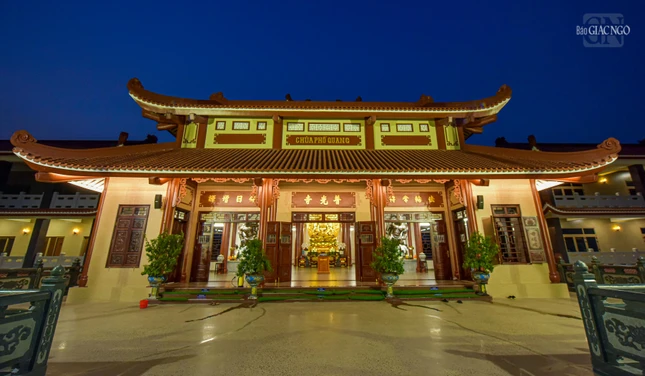 Chánh điện chùa Phổ Quang