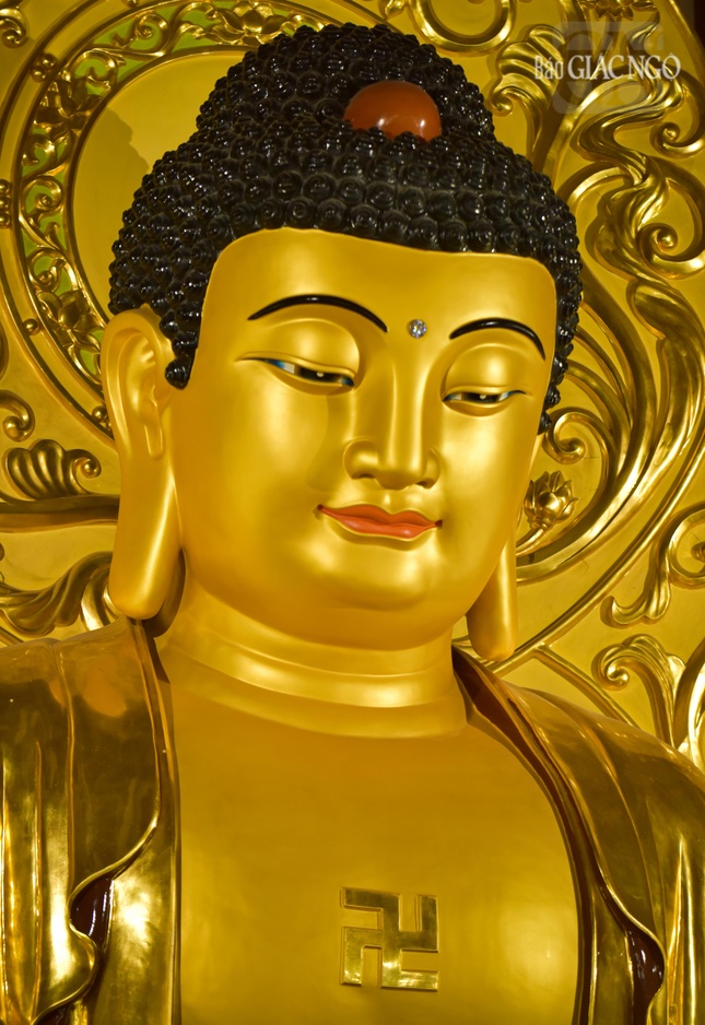 Tôn tượng Đức Phật Thích Ca tại chánh điện