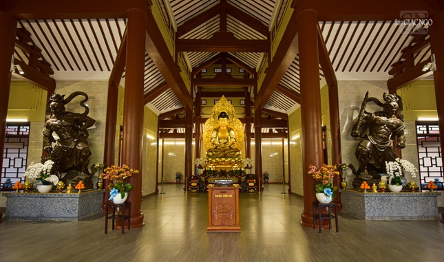 Chánh điện thờ Đức Phật Thích Ca Mâu Ni và các vị hộ pháp