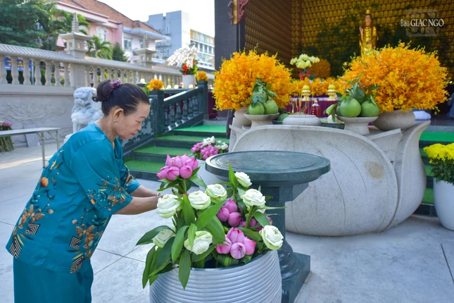 Năm 2000, Đại lão Hòa thượng Thích Trí Quảng, Trưởng ban Trị sự GHPGVN TP.HCM lúc bấy giờ chủ trương khởi công tái thiết các công trình tại chùa Phổ Quang và kiến tạo “Phổ Quang sơn” để thỉnh Bồ-tát Quán Âm về an vị trong khuôn viên chùa, tạo duyên lành cho Phật tử thập phương và thiện tín xa gần hàng ngày chiêm bái, cầu nguyện