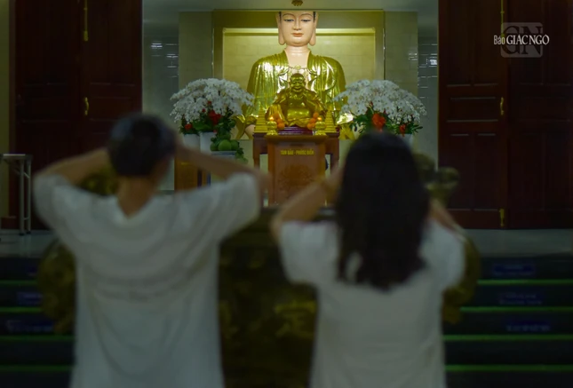 Thành tâm cầu nguyện