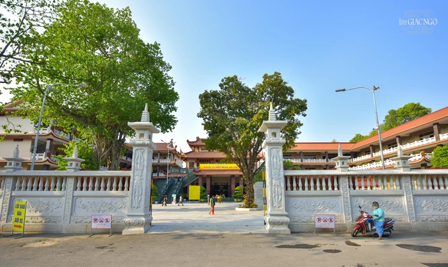 Cổng chùa Phổ Quang