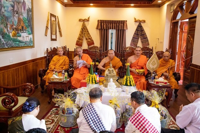 Chư Tăng thực hiện khóa lễ cầu an tại Tổng Lãnh sự quán Lào tại TP.Đà Nẵng