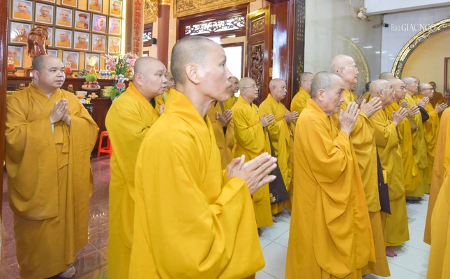 Chư tôn đức Ban Trị sự GHPGVN TP.HCM và Q.1 tham dự