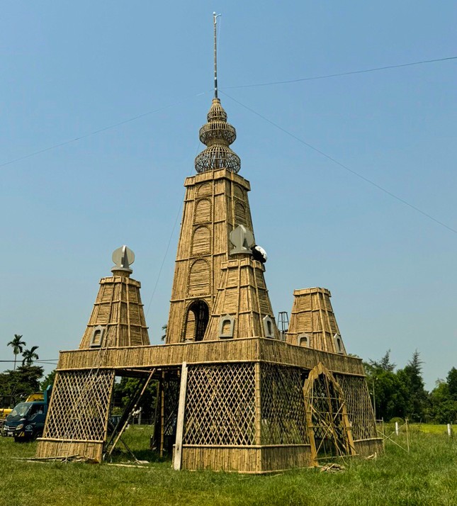 Phiên bản tháp Bồ-đề đạo tràng bằng tre tại chùa An Trú