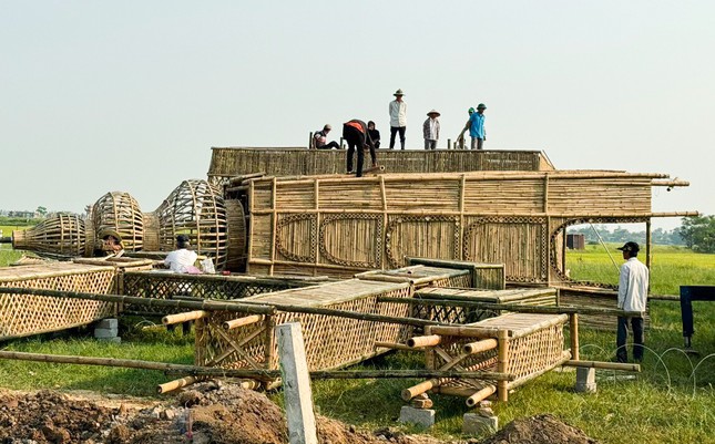 Phật tử hăng say làm việc dưới cái nắng mùa hè 40 độ