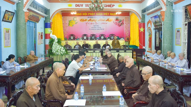 Quang cảnh buổi họp