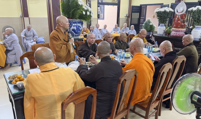 Quang cảnh phiên họp