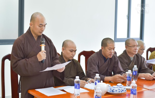 Thượng tọa Thích Tâm Toàn trình dự thảo kế hoạch tổ chức Đại lễ Phật đản và An cư kiết hạ Phật lịch 2568 của Ban Trị sự GHPGVN Q.7