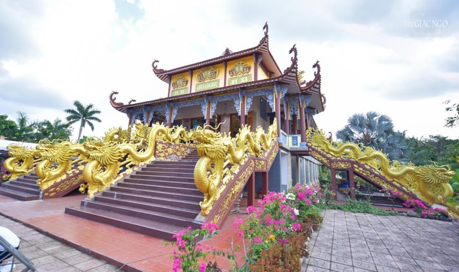 Quang cảnh chùa Vạn Đức (H.Bình Đại, tỉnh Bến Tre)