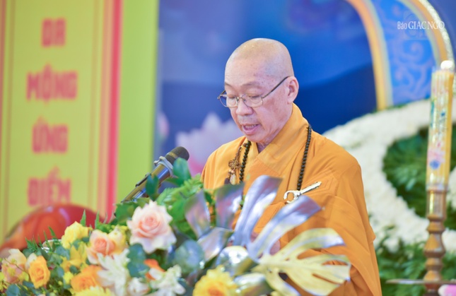 Hòa thượng Thích Hiển Đức tuyên đọc Thông điệp Phật đản của Đức Pháp chủ