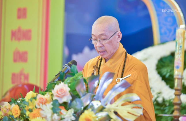 Hòa thượng Thích Hiển Đức tuyên đọc Thông điệp Phật đản của Đức Pháp chủ