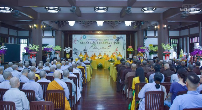 Chư tôn đức, các học viên tham dự