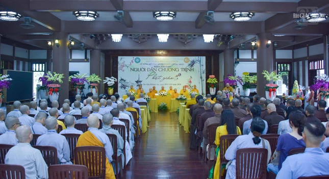 Chư tôn đức, các học viên tham dự