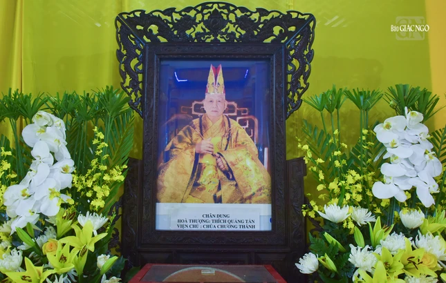 Chân dung Hòa thượng Thích Quảng Tấn được tôn trí tại Giác linh đường chùa Chưởng Thánh