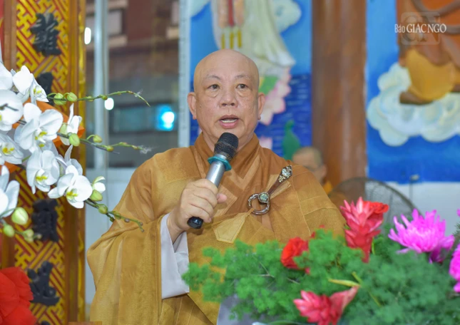 Thượng tọa Thích Thiện Từ đọc Diễn văn Phật đản