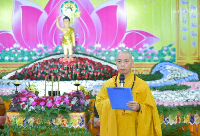 Thượng toạ Thích Quang Thạnh tuyên đọc Thông điệp Đại lễ Phật đản