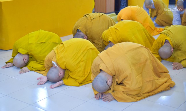 Y giáo phụng hành