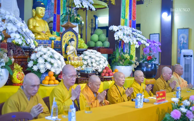 Chư tôn đức chứng minh