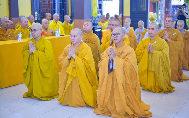 Các hành giả dâng lời phát nguyện