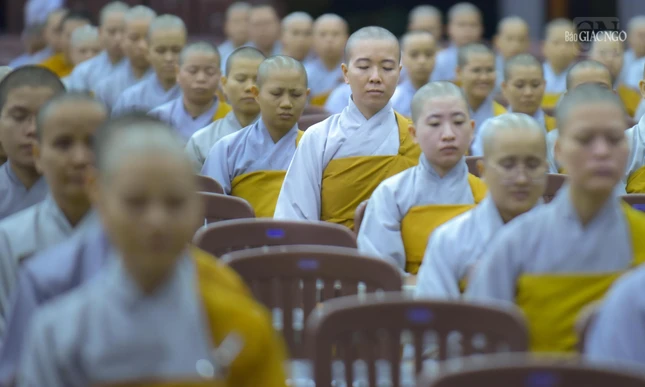 ... hạn chế những vọng động của tâm ý, làm lắng dịu các phiền não, nuôi dưỡng an lạc hạnh phúc cho tự thân