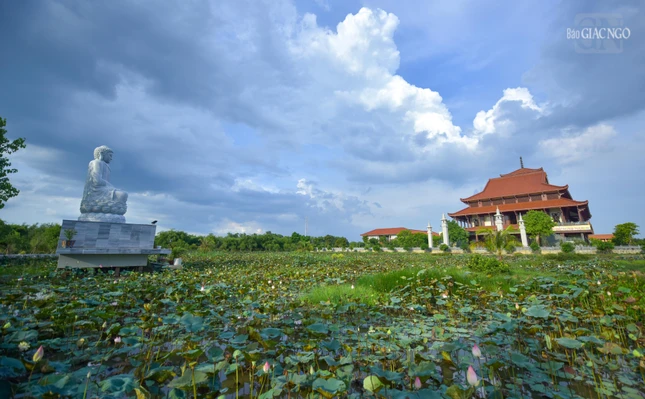 Hạ trường tập trung Học viện Phật giáo VN tại TP.HCM (xã Lê Minh Xuân, H.Bình Chánh) có gần 1.000 hành giả là Tăng Ni sinh an cư