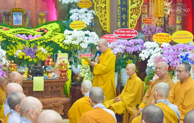 Hòa thượng Thích Tắc Huê cung tuyên tiểu sử cố Ni trưởng