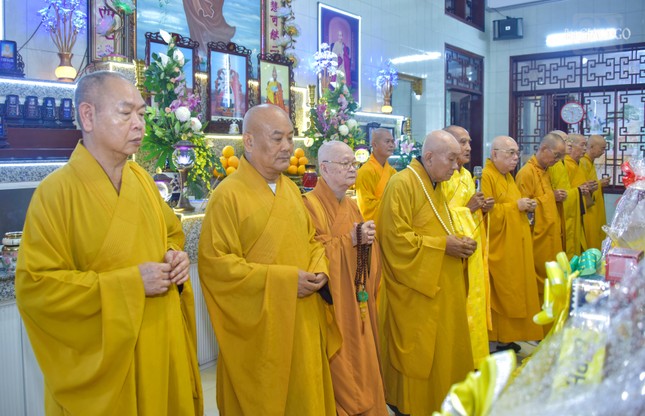 Chư tôn giáo phẩm dâng hương cầu nguyện Giác linh Ni trưởng cao đăng Phật quốc