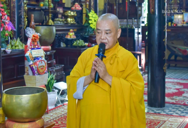 Thượng tọa Thích Từ Trí dâng lời cảm niệm