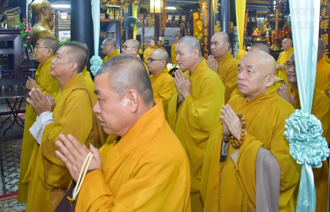 Tăng Ni trên địa bàn TP.HCM về tham dự tưởng niệm