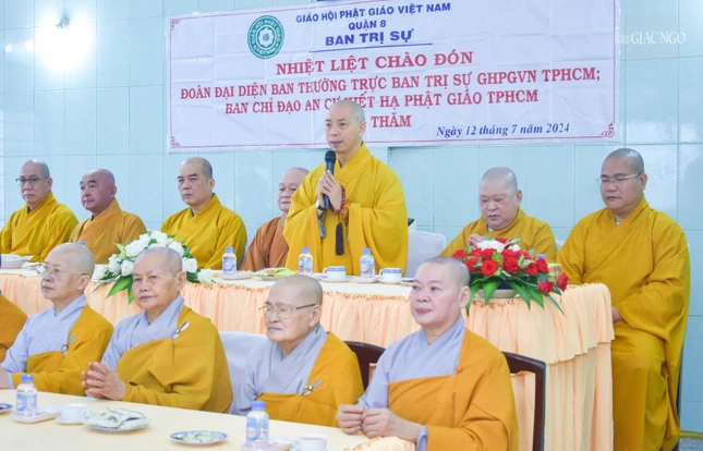 Thượng tọa Thích Quang Thạnh thăm hỏi các hành giả an cư tại hạ trường chùa Pháp Quang (Q.8)