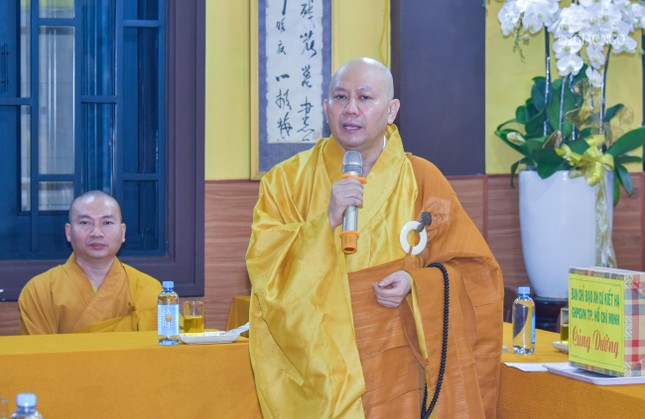 Thượng tọa Thích Thị Trụ, Phó Thường trực Ban Trị sự GHPGVN Q.4 báo cáo tình hình tu học của các hành giả trên địa bàn Q.4. Theo đó, khóa An cư kiết hạ do Ban Trị sự quận tổ chức có 2 trường hạ tập trung: chùa Long Bửu (dành cho chư Tăng) và chùa Bồ Đề (dành cho chư Ni); 2 điểm an cư tại chỗ: chùa Giác Nguyên, Kim Liên. Tổng số hành giả an cư nội, ngoại thiền là 290 vị