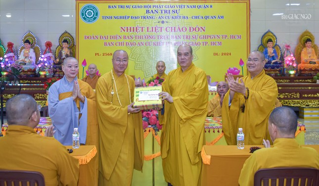 Cúng dường trường hạ chùa Quan Âm (Q.8)