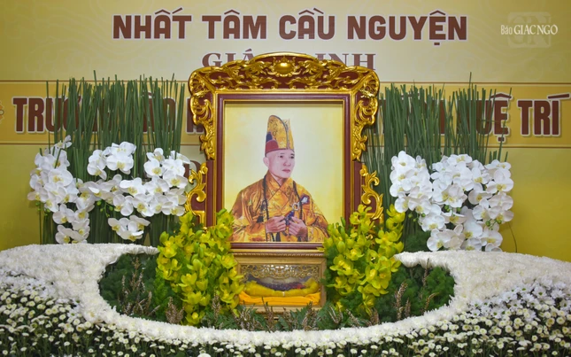 Di ảnh Hòa thượng Thích Huệ Trí tại Giác linh đường