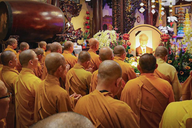 Thành kính tưởng niệm Tổng Bí thư Nguyễn Phú Trọng - Ảnh: Hồng Nhật