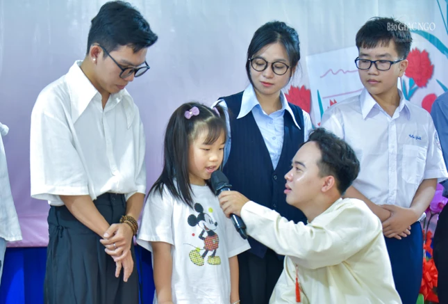 Bé Nguyễn Tố Uyên (6 tuổi) đạt giải "Thí sinh nhỏ tuổi nhất tham dự cuộc thi" chia sẻ cảm hứng sáng tác của mình