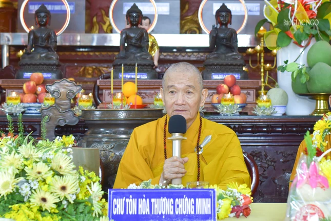 Trưởng lão Hòa thượng Thích Thanh Hùng ban đạo từ