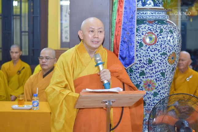 Thượng tọa Thích Thị Trụ báo cáo tổng kết khóa An cư kiết hạ Phật lịch 2568