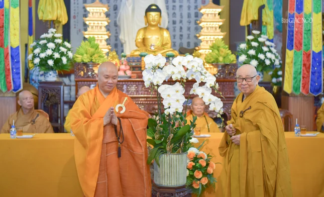 Lẵng hoa chúc mừng của Ban Trị sự GHPGVN TP.HCM