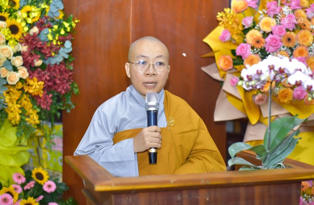 Sư cô Thích nữ Như Hòa báo cáo tổng kết khóa An cư kiết hạ Phật lịch 2568 - Dương lịch 2024 của Ban Trị sự GHPGVN huyện