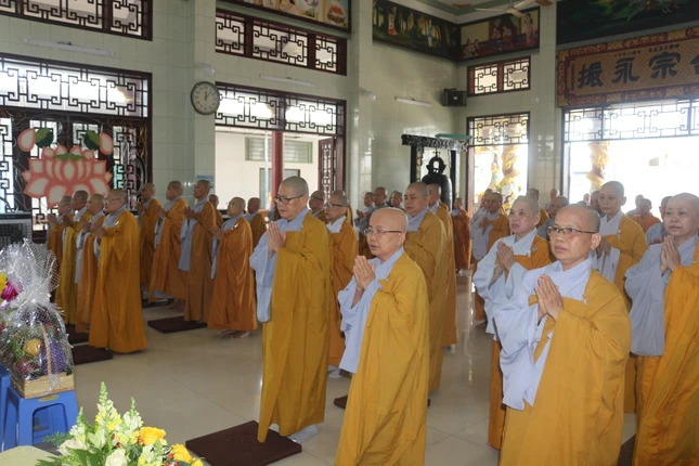 Chư Ni hành giả tham dự - Ảnh: Hoàng Phương