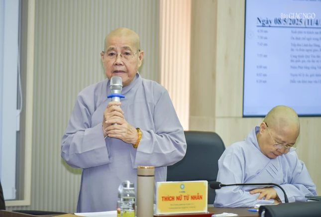 Ni trưởng Thích nữ Từ Nhẫn, Phó Phân ban Ni giới T.Ư, Trưởng Phân ban Ni giới Phật giáo TP.HCM phát biểu Ni trưởng Thích nữ Từ Nhẫn, Phó Phân ban Ni giới T.Ư, Trưởng Phân ban Ni giới Phật giáo TP.HCM phát biểu