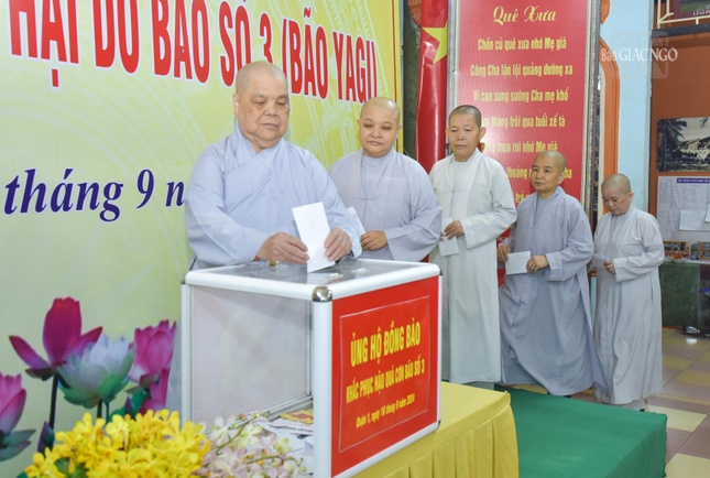 Chư Ni Q.1 tham gia ủng hộ