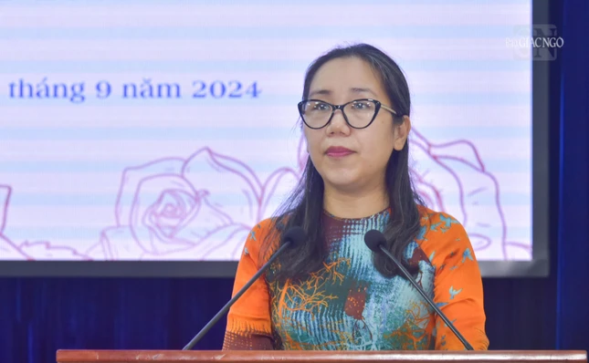 Trưởng ban Tuyên giáo - Đối ngoại Ủy ban MTTQVN TP.HCM Hoàng Mai Quỳnh Hoa giới thiệu về chương trình Đại hội đại biểu MTTQVN TP.HCM lần thứ XII