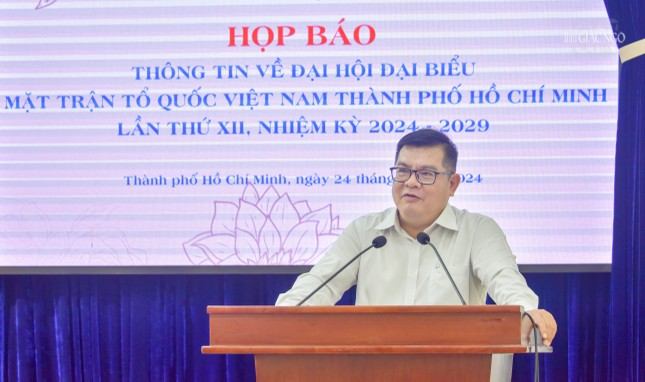 Ông Ngô Thanh Sơn, Phó Chủ tịch Ủy ban MTTQVN TP.HCM chủ trì buổi họp báo, thông tin về tổ chức Đại hội đại biểu Mặt trận TP.HCM lần thứ XII