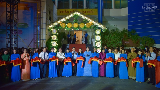 Cắt băng khai mạc ngày hội buffet chay Chung một tấm lòng năm 2024 Cắt băng khai mạc ngày hội buffet chay Chung một tấm lòng năm 2024