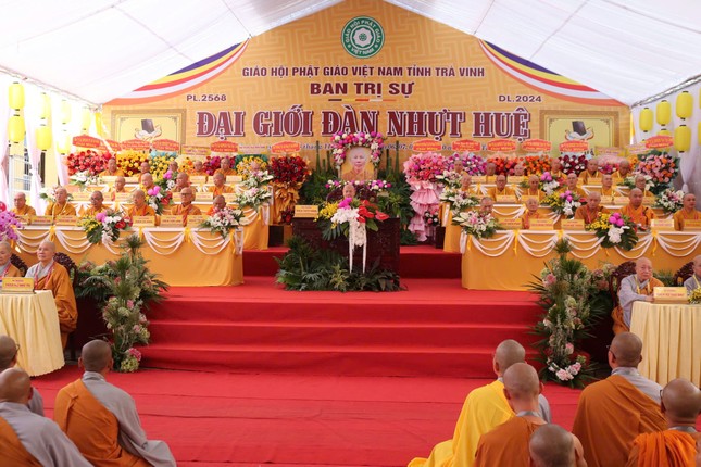 Chư tôn đức chứng minh